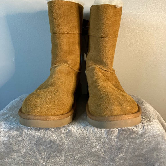 Ugg Kookaburra by UGG 8 
Brown Suede Boots w/Bow 
Faux Fur Lined - Picture 11 of 12